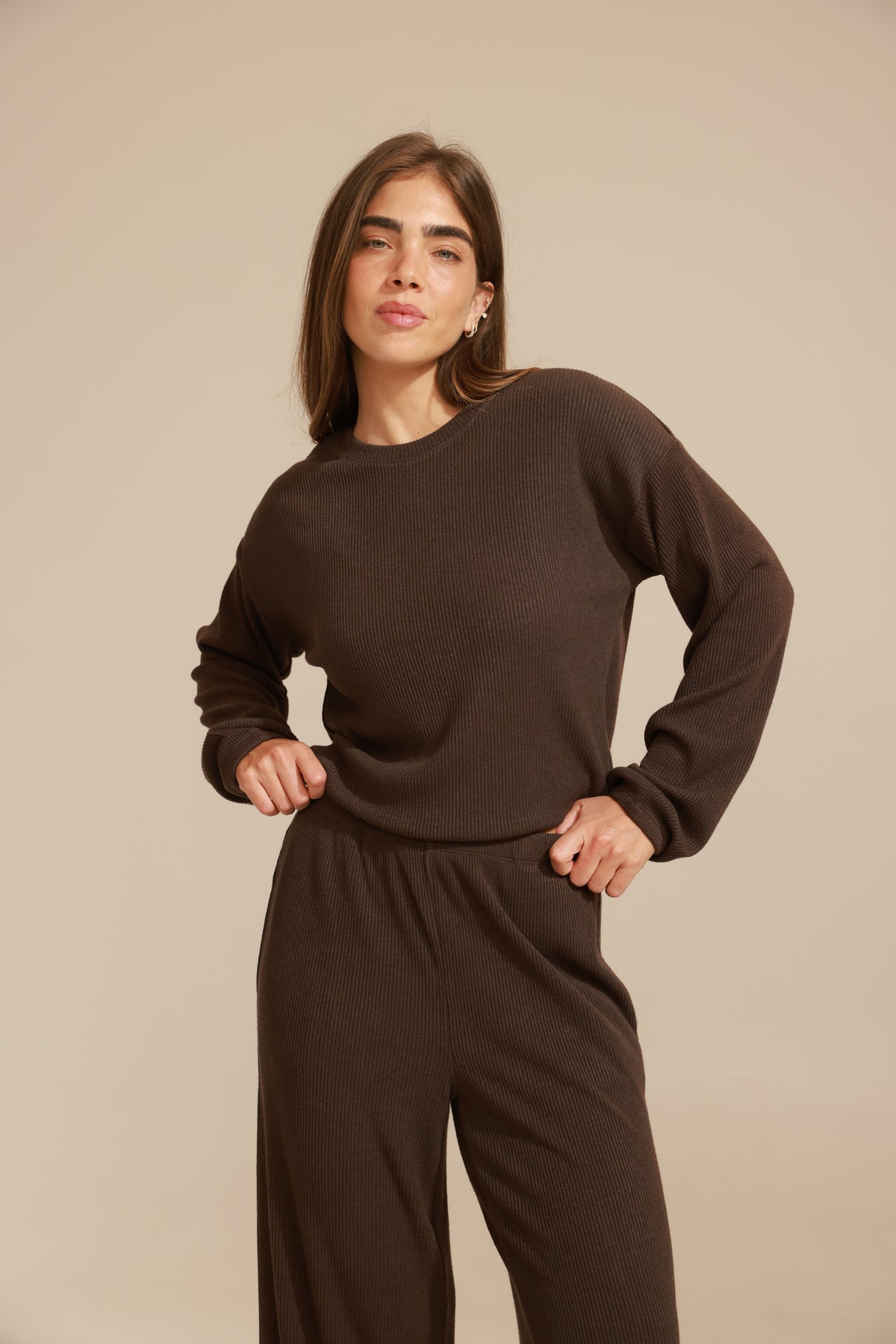 סט ריב מוברש של חולצת בלוזון ומכנס ישר