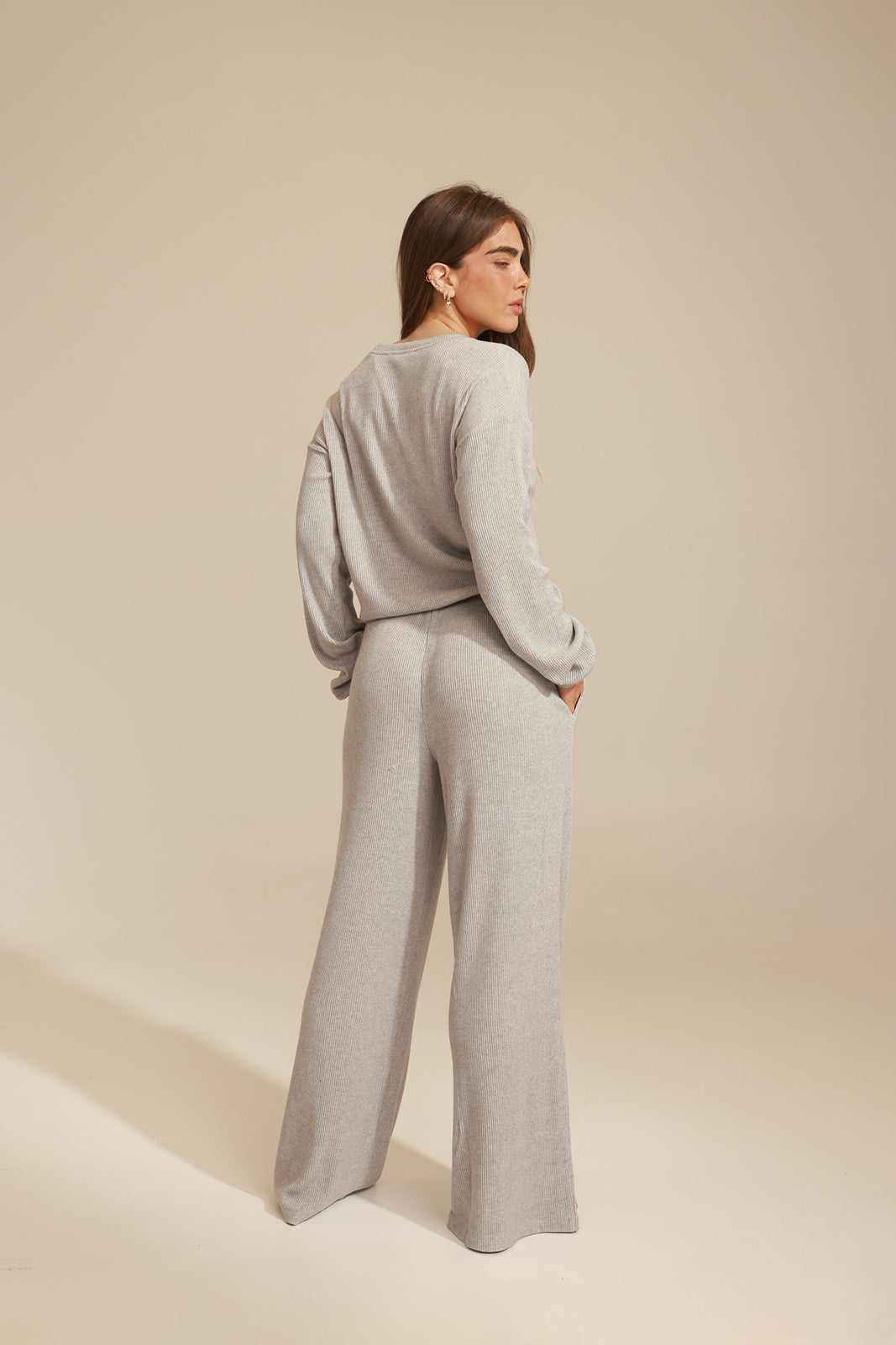 סט ריב מוברש של חולצת בלוזון ומכנס ישר